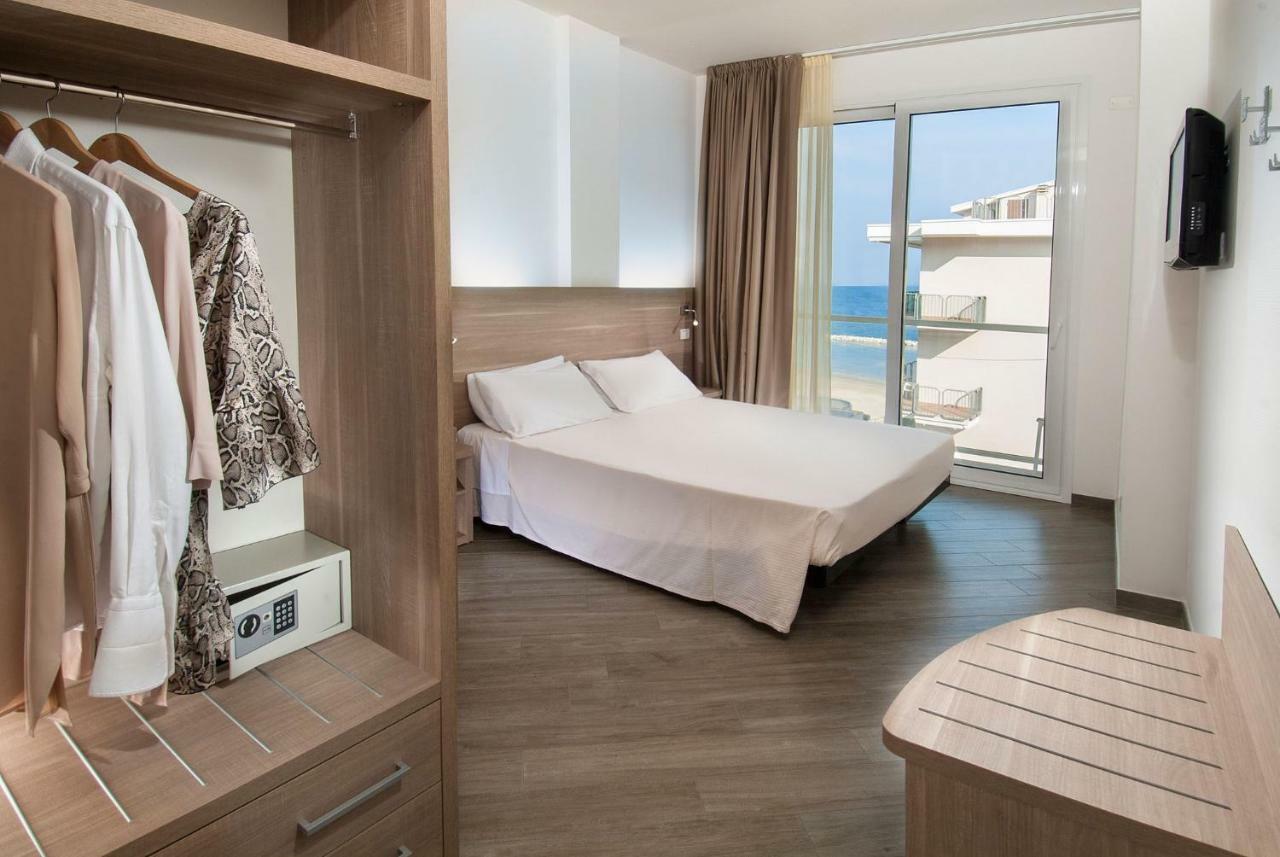 Hotel Atlantic & Spa Gabicce Mare Exterior foto